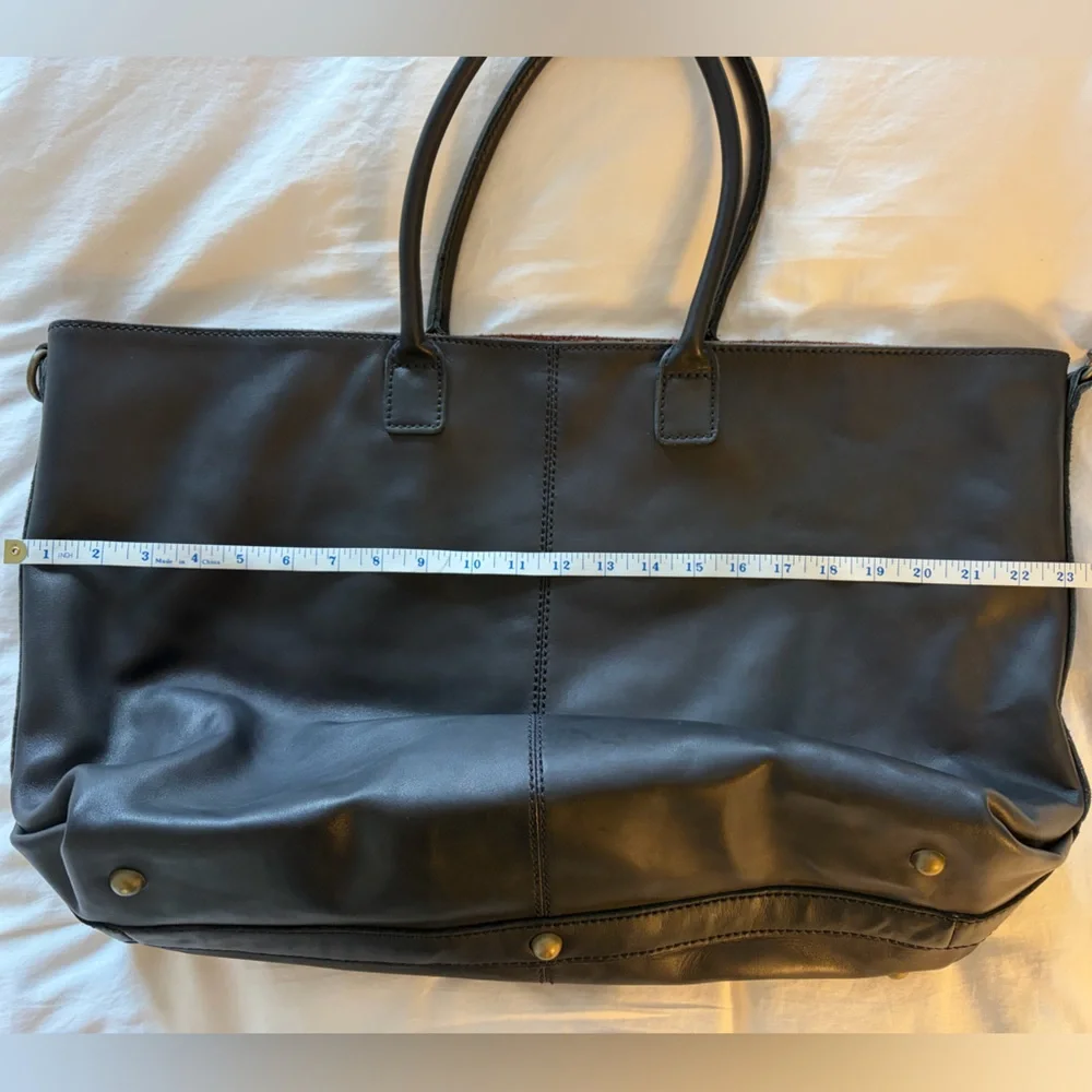 Liebeskind Elegant Black Leather Tote - Picture 5 of 11